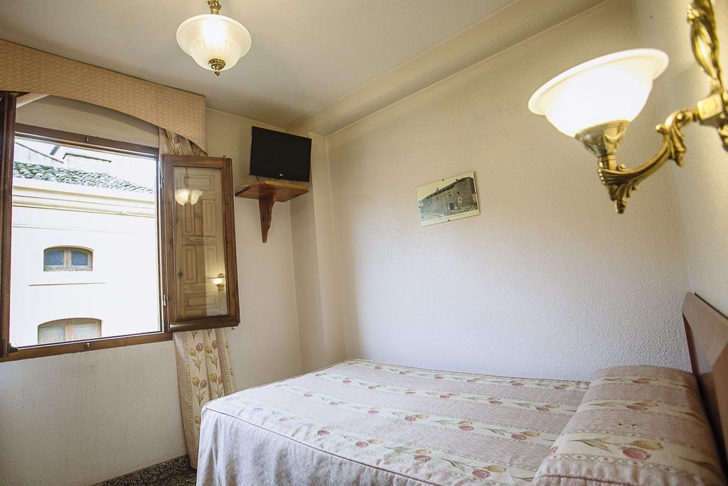 Hostal Plaza Ciudad Rodrigo Room photo